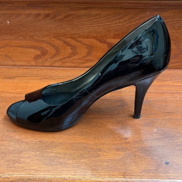 Banana Republic Peep Toe 4 Inch Heels - Picture 7 of 15
